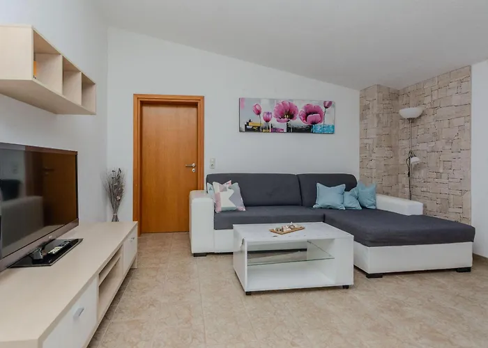 Tukara Apartman Vir