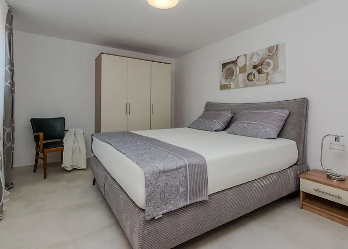 Tukara Apartman Vir